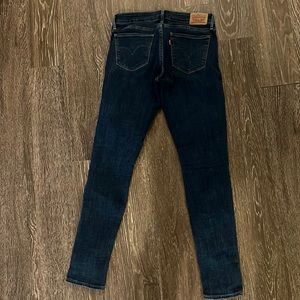 Levi skinny jeans, mid-rise size 26